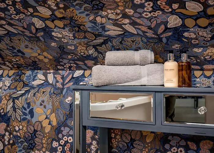 Royal View Apartment