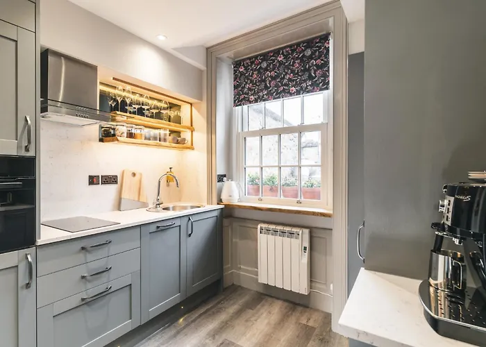 Royal View Apartment *