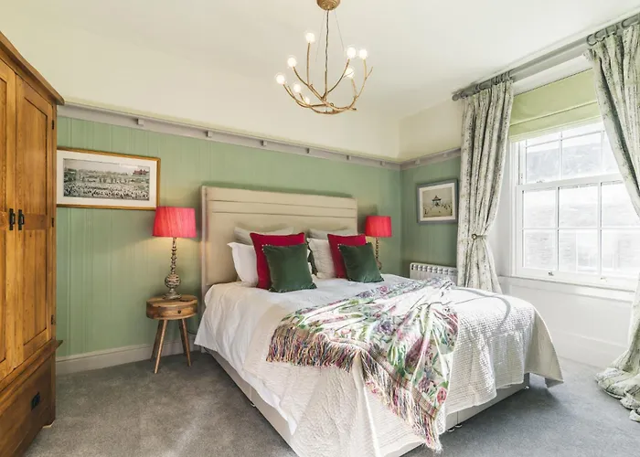 Royal View Apartment